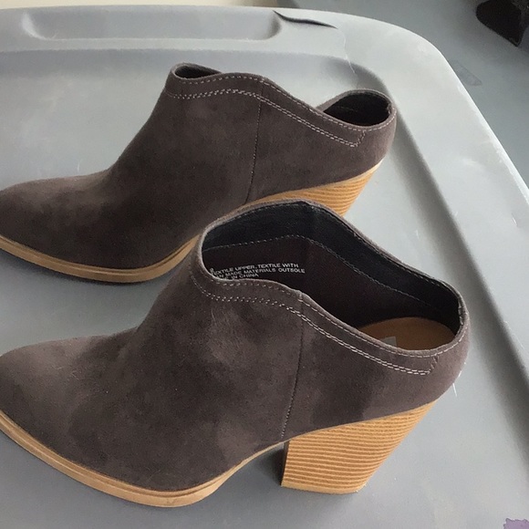 Great condition DV booties - Picture 2 of 6
